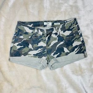 Women shorts camouflage Army green